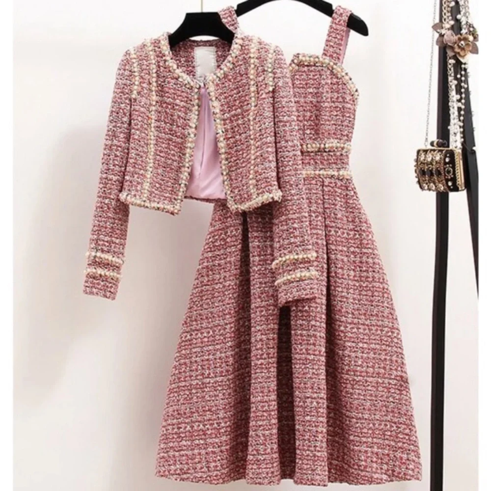 ⭐️SOLD⭐️Gorgeous tweed and pearl Jacket and Dress set - Picture 7 of 16